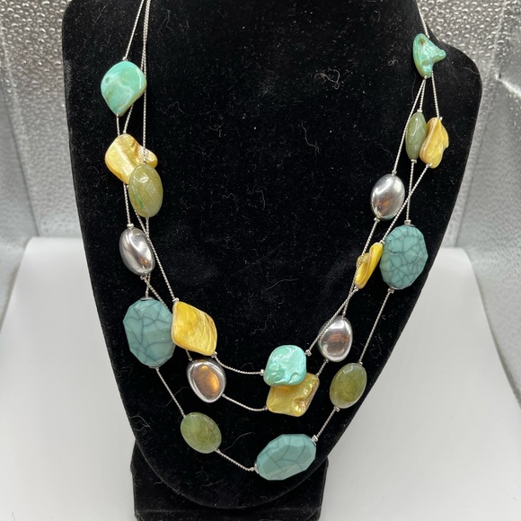 NWOT beautiful Multi-Tiered Necklace - Picture 1 of 2